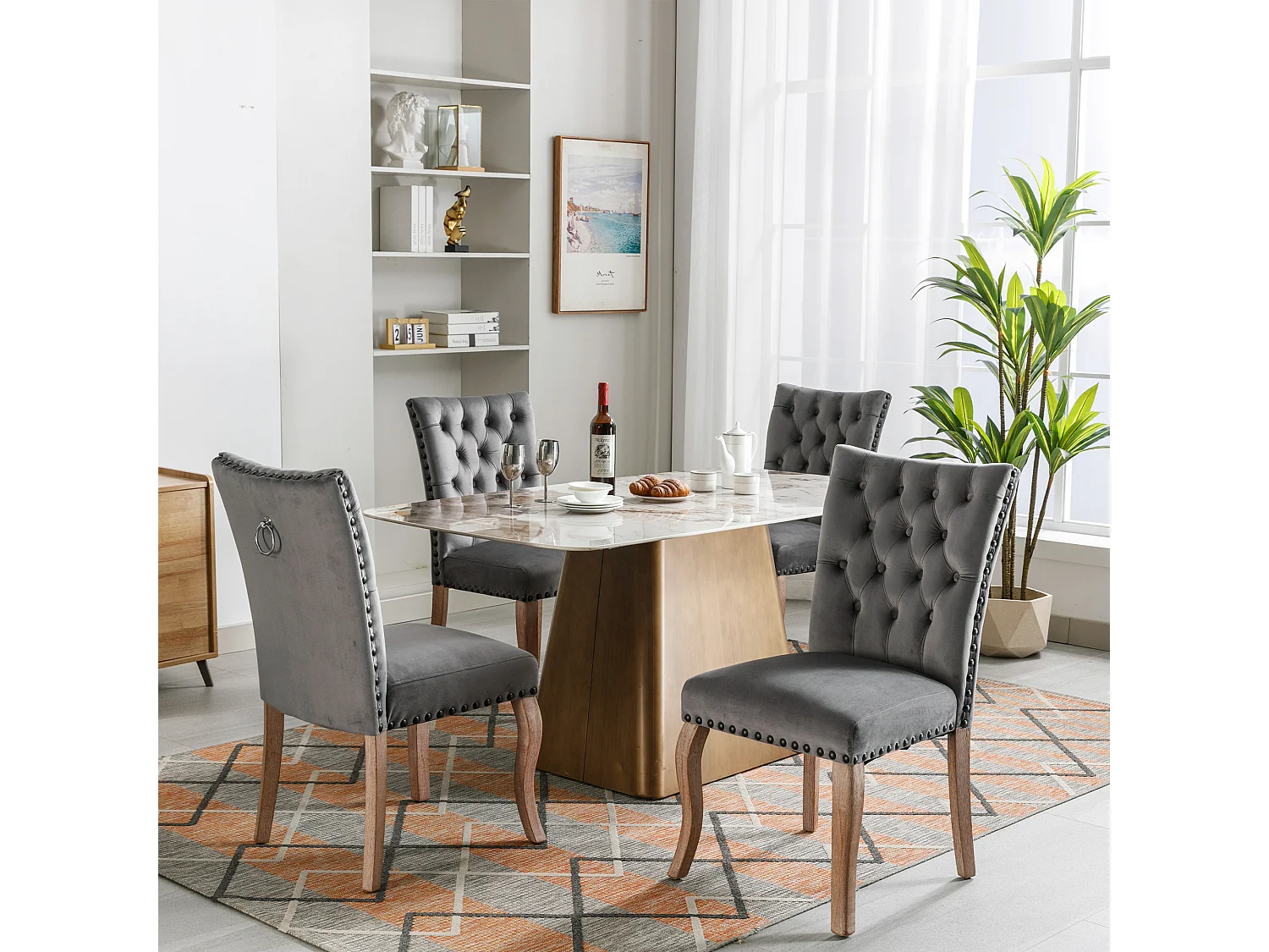 Grijze fluwelen eetkamerstoel met koperen studs, poten van massief hout, modern design, hoogte 95 cm (4 stuks)