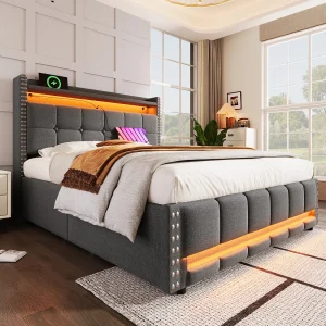 Gestoffeerd bed 140×200 cm met LED-verlichting en USB-aansluiting, hoofdeinde met planken en opbergruimte met 4 lades Gestoffeerd bed 140×200 cm met LED-verlichting en USB-aansluiting, hoofdeinde met planken en opbergruimte met 4 lades