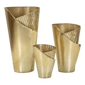 Gouden metalen bloempot 39X42X75-32X32X55-25X25X35 cm. Gouden metalen bloempot 39X42X75-32X32X55-25X25X35 cm.