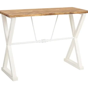 Hal gemaakt van hout en wit gelakt metaal Hal gemaakt van hout en wit gelakt metaal