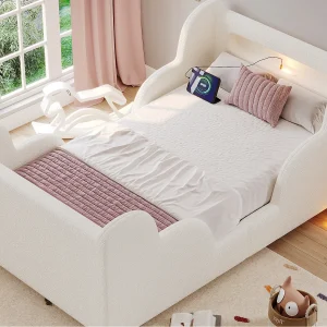 Gestoffeerd kinderbed 90×200 cm – met veiligheidshekken – poten van massief hout – bouclé stof – beige (matras niet inbegrepen) Gestoffeerd kinderbed 90×200 cm – met veiligheidshekken – poten van massief hout – bouclé stof – beige (matras niet inbegrepen)