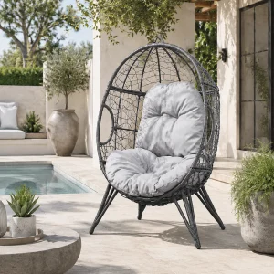 Hangstoel van grijze rotan JANE met grijze kussen – Trendy design voor binnen en buiten Hangstoel van grijze rotan JANE met grijze kussen – Trendy design voor binnen en buiten
